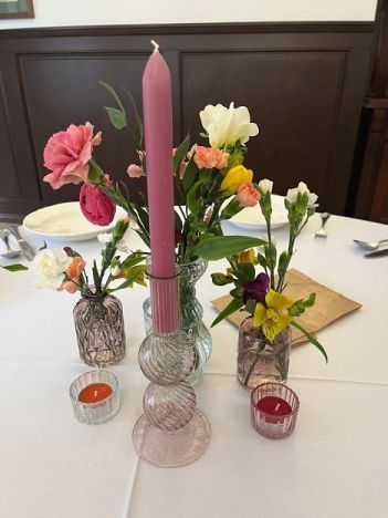 KOD 110<br><strong>ŚWIECZNIK  NA TEALIGHTY</strong><br>Wymiary: 3 cm<br>Ilość na stanie: 30<strong><br>Cena wypożyczenia: 1 zł</strong>`