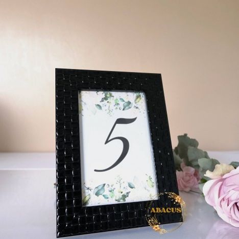 KOD 505<br><strong>CZARNA RAMKA</strong><br> Wymiary: 20 x 15 cm<br>Ilość na stanie: 11</strong><br><strong>Cena wypożyczenia:  5 zł</strong>