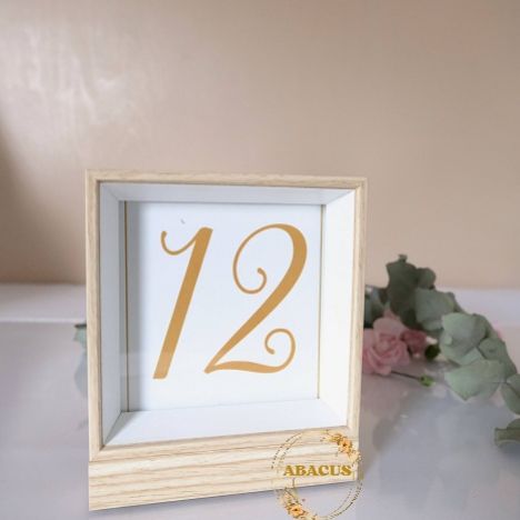 KOD 506<br><strong>DREWNIANA RAMKA</strong><br> Wymiary: 14 x 12 cm<br>Ilość na stanie: 17</strong><br><strong>Cena wypożyczenia:  5 zł</strong>