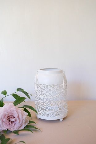 KOD 013<br><strong>LAMPION METALOWY - KÓŁKA</strong><br>Wymiary: 20 cm<br>Ilość na stanie: 9+3<br><strong>Cena wypożyczenia:10 zł</strong>