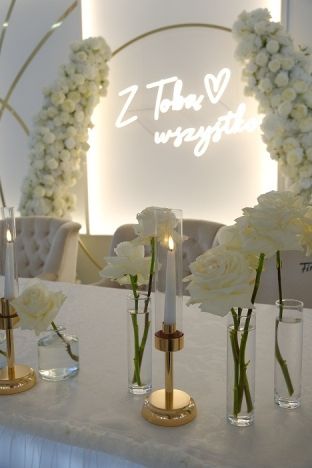 KOD 132<br><strong> WAZON RURKA</strong><br>Wymiary: 20 cm fi 6 cm<br><strong>Ilość na stanie: 18*</strong><br>*możliwa większa ilość<br><strong>Cena wypożyczenia:  6 zł</strong>