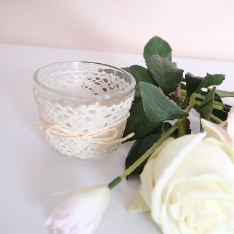 KOD 110<br><strong>ŚWIECZNIK KORONKA </strong><br>Wymiary: 6 cm<br>Ilość na stanie: 36<strong><br>Cena wypożyczenia: 2 zł</strong>`