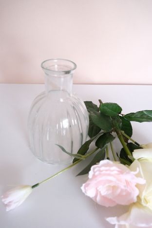 KOD 162<br><strong> WAZON</strong><br>Wymiary: h 16 cm<br><strong>Ilość na stanie: 12</strong><br><strong>Cena wypożyczenia:  3 zł</strong>