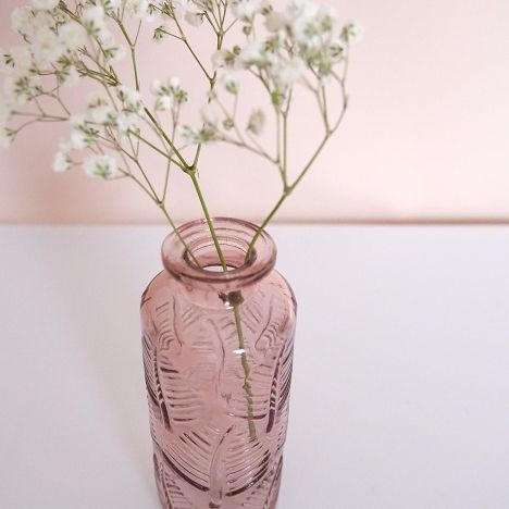 KOD 158<br><strong> WAZON RÓŻOWY Mix</strong><br>Wymiary: h 10 cm<br><strong>Ilość na stanie: 20</strong><br><strong>Cena wypożyczenia:  2 zł</strong>