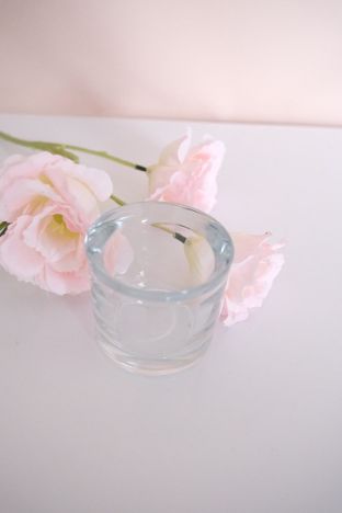 KOD 109<br><strong>ŚWIECZNIK  NA TEALIGHTY</strong><br>Wymiary: 5,5 cm<br>Ilość na stanie: 23<strong><br>Cena wypożyczenia: 1 zł</strong>`