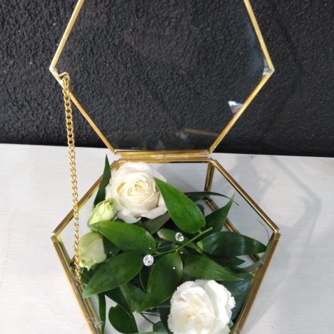 KOD 426<br><strong>KASETKA HEKSAGON</strong><br> Wymiary: 17 x 15 x 5 cm<br>Ilość na stanie: 1</strong><br><strong>Cena wypożyczenia:  15 zł</strong>