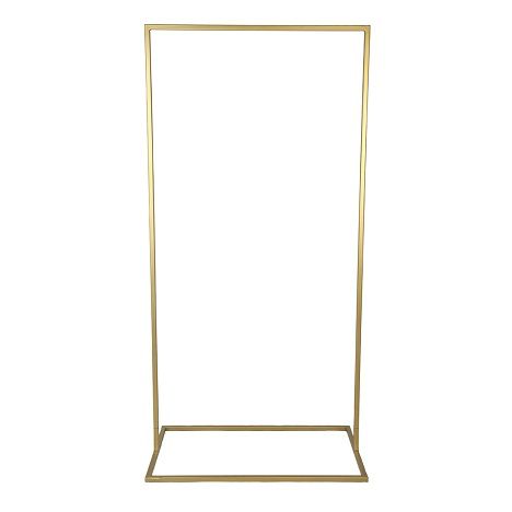 KOD 224<br><strong>ŚCIANKA  ZŁOTA  POJEDYNCZA </strong><br>Wymiary: 100 x 200 cm<br><strong>Ilość na stanie: 2</Strong><br><strong>Cena wypożyczenia: 50 zł </strong>