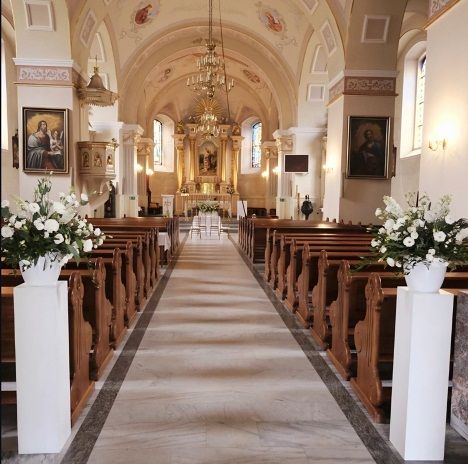 KOD 705<br><strong>POSTUMENT DREWNIANY </strong><br>Wymiary: 100 cm h<br>Ilość na stanie: 2</strong><br><strong>Cena wypożyczenia:  20 zł</strong>