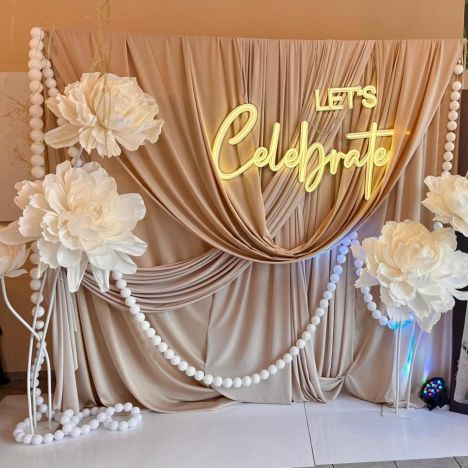 KOD 674<br><strong>MATERIAŁ BEŻOWY FALA</strong><br>Wymiary: 140 x 600 cm<br>Ilość na stanie: 2</strong><br><strong>Cena wypożyczenia:  60 zł</strong>