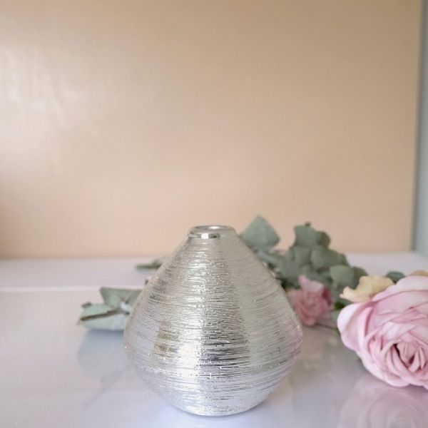 KOD 167<br><strong> WAZON SREBRNY</strong><br>Wymiary: h 12 cm<br><strong>Ilość na stanie: 14</strong><br><strong>Cena wypożyczenia: 3 zł</strong>