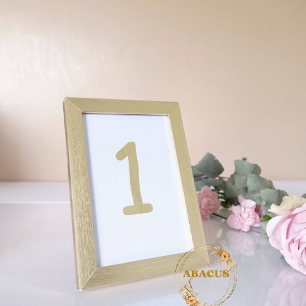 KOD 502<br><strong>NUMER ZŁOTY RAMKA</strong><br> Wymiary: 17 x 13 cm<br>Ilość na stanie: 16</strong><br><strong>Cena wypożyczenia:  5 zł</strong>