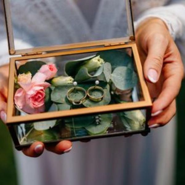 KOD 422<br><strong>KASETKA MIEDZIANA</strong><br> Wymiary: 14 x 9 x 5 cm<br>Ilość na stanie: 1</strong><br><strong>Cena wypożyczenia:  15 zł</strong>