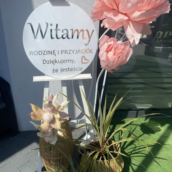 OD 473<br><strong>TABLICA KOŁO-ZŁOTY NAPIS</strong><br>Wymiary: 60 cm<br><strong>Ilość na stanie: 1</Strong><br><strong>Cena wypożyczenia: 25 zł</strong>