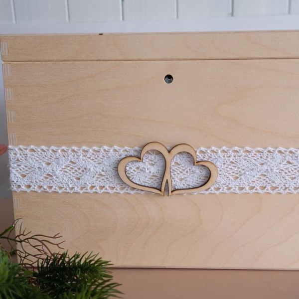 KOD 562<br><strong> SKRZYNKA  DRWNIANA MAŁA </strong><br> Wymiary: 29 x 20 x 21 cm<br>Ilość na stanie: 1</strong><br><strong>Cena wypożyczenia:  20 zł</strong>