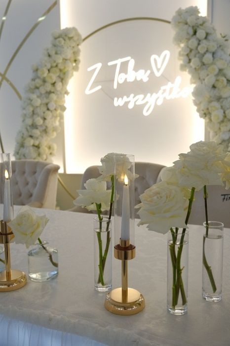 KOD 132<br><strong> WAZON RURKA</strong><br>Wymiary: 20 cm fi 6 cm<br><strong>Ilość na stanie: 18*</strong><br>*możliwa większa ilość<br><strong>Cena wypożyczenia: 6 zł</strong>