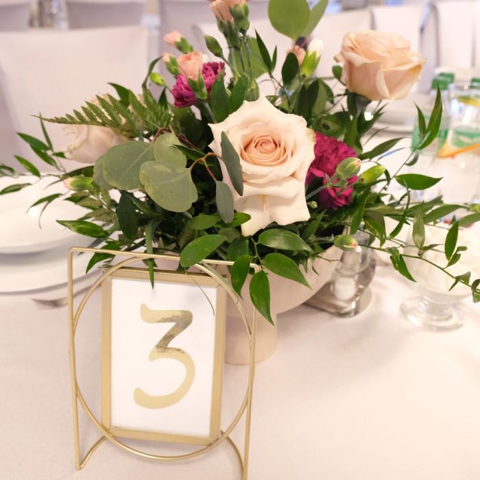 KOD 501<br><strong>NUMER ZŁOTY METALOWY</strong><br> Wymiary: 20 x 16 cm<br>Ilość na stanie: 11</strong><br><strong>Cena wypożyczenia:  7 zł</strong>