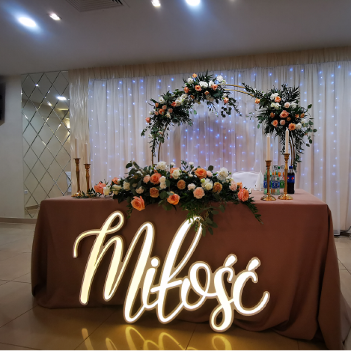 <strong>LEDON<br>Miłość<br></strong>wymiary:70 x 140 cm<br><strong>Cena wypożyczenia 250 zł</strong>