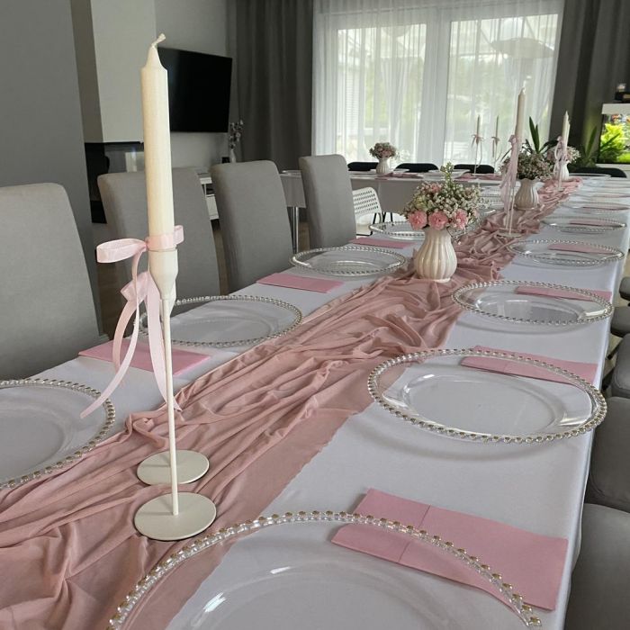 KOD 117<br><strong>ŚWIECZNIK BIAŁY POJEDYNCZA ŚWIECZKA</strong><br>Wymiary: 22,5 cm, 27,5 cm, 32,5 cm <br>Ilość na stanie: 12 *<br>*możliwa większa ilość<strong><br>Cena wypożyczenia: 7 zł</strong>