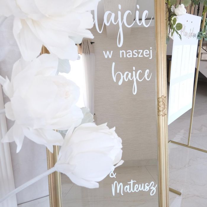 KOD 474<br><strong>LUSTRO POWITALNE<br></strong>w komplecie ze sztalugą<br>Wymiary: 72 x 160 cm<br><strong>Ilość na stanie: 1</Strong><br><strong>Cena wypożyczenia: 150 zł</strong>