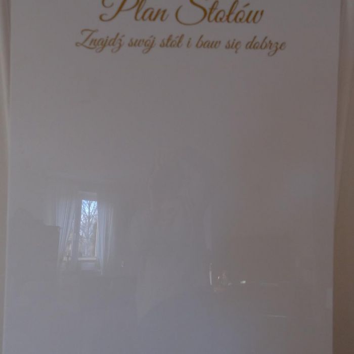 KOD 454<br><strong>TABLICA BIAŁO-ZŁOTA</strong><br>Wymiary: 70 x 100 cm<br><strong>Ilość na stanie: 1</Strong><br><strong>Cena wypożyczenia: 25 zł</strong>