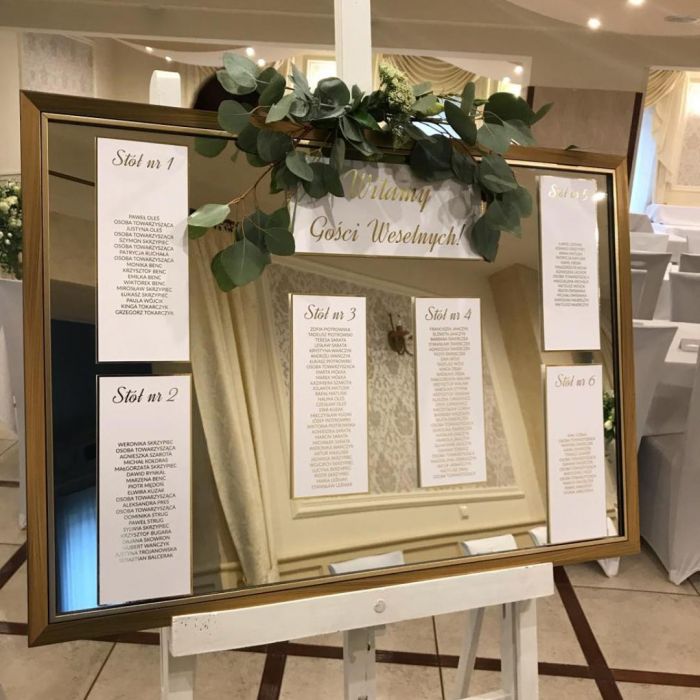 KOD 451<br><strong>LUSTRO ZŁOTE Małe</strong><br>Wymiary: 60 x 85 cm<br><strong>Ilość na stanie: 1</Strong><br><strong>Cena wypożyczenia: 30 zł</strong>